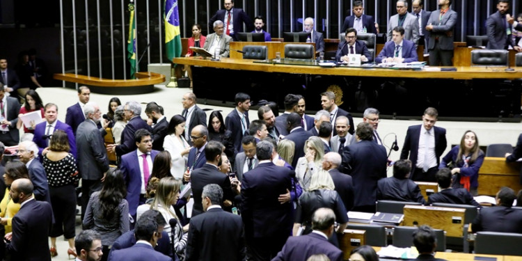 Bancada do NOVO vota a favor da Medida Provisória que libera capital estrangeiro nas empresas áreas