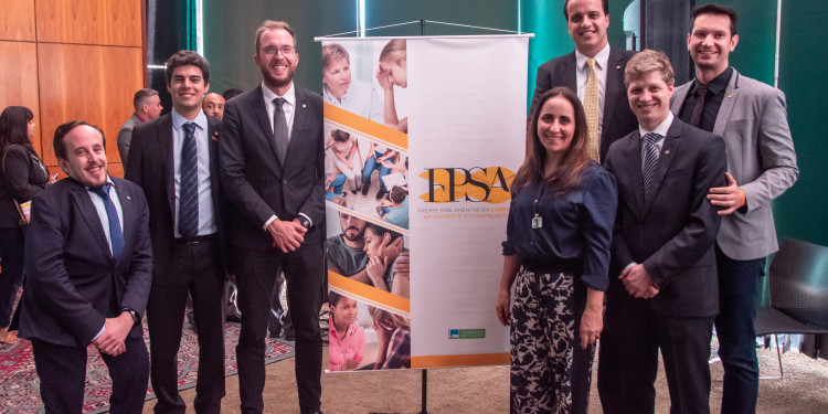 Lançada Frente Parlamentar de Combate ao Suicídio e Automutilação na Câmara dos Deputados Lançada Frente Parlamentar de Combate ao Suicídio e Automutilação na Câmara dos Deputados