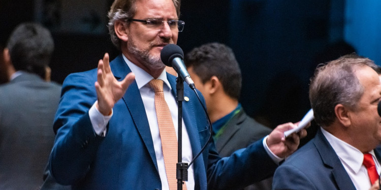 Alexis Fonteyne apresenta projeto para que o acesso ao Código de Defesa do Consumidor seja por meio digital Alexis Fonteyne apresenta projeto para que o acesso ao Código de Defesa do Consumidor seja por meio digital