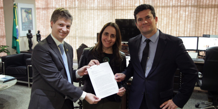 Bancada do NOVO entrega a Moro pedido de veto total à Lei de Abuso de Autoridade Bancada do NOVO entrega a Moro pedido de veto total à Lei de Abuso de Autoridade