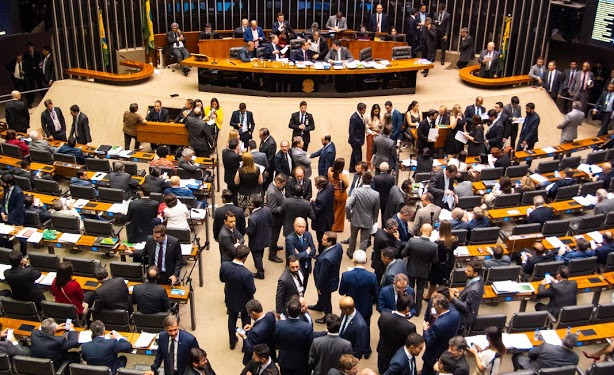 Câmara aprova ampliação do uso do Fundo Partidário e impede devolução do Fundo Eleitoral