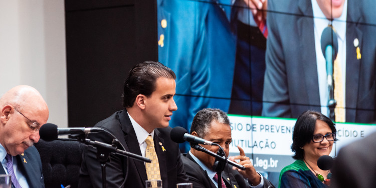 Lucas Gonzalez promove o primeiro Simpósio de Combate ao Suicídio na Câmara Lucas Gonzalez promove o primeiro Simpósio de Combate ao Suicídio na Câmara