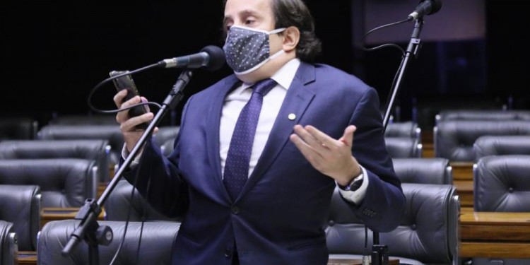 Congresso autoriza aumento a policiais do DF enquanto população perde renda