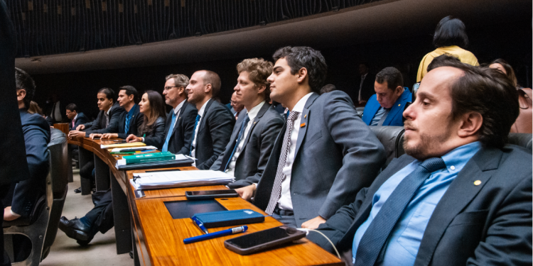 Nota: Bancada do NOVO rechaça indicações políticas como moeda de troca Nota: Bancada do NOVO rechaça indicações políticas como moeda de troca