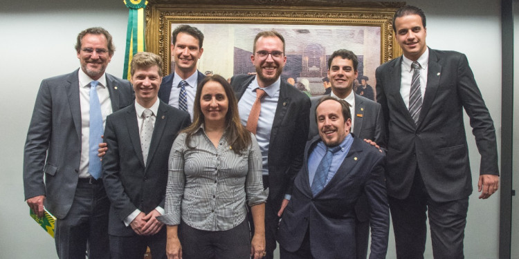 PEC que altera calendário eleitoral é aprovada na Câmara PEC que altera calendário eleitoral é aprovada na Câmara