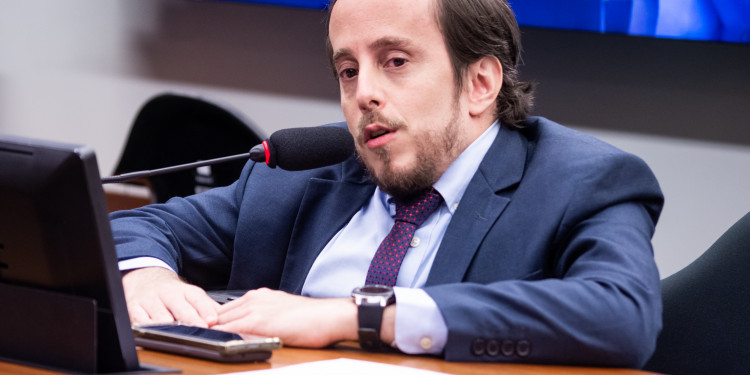 Projeto de Paulo Ganime estabelece regime de concessão para área do pré-sal e elimina direito de preferência da Petrobras Projeto de Paulo Ganime estabelece regime de concessão para área do pré-sal e elimina direito de preferência da Petrobras