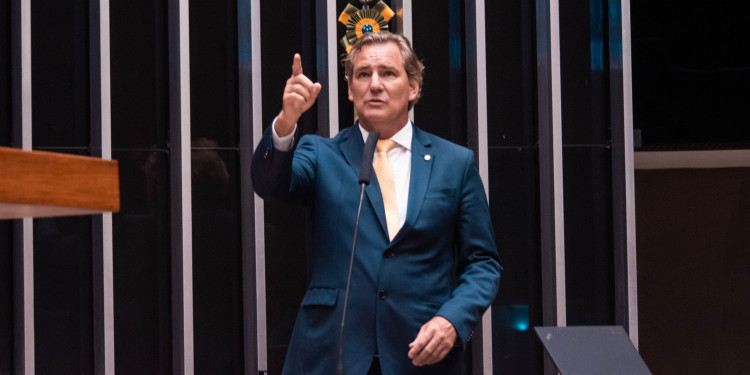 Alexis Fonteyne apresentará relatório favorável à quebra de monopólio dos Correios Alexis Fonteyne apresentará relatório favorável à quebra de monopólio dos Correios