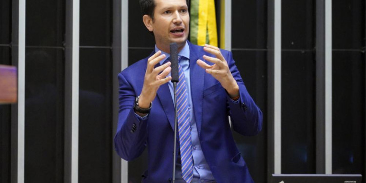 Com apoio da bancada do NOVO, Câmara amplia autorização para compra de vacina pelo setor privado Com apoio da bancada do NOVO, Câmara amplia autorização para compra de vacina pelo setor privado