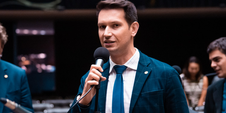 Câmara volta a analisar projeto de igualdade salarial entre homens e mulheres Câmara volta a analisar projeto de igualdade salarial entre homens e mulheres