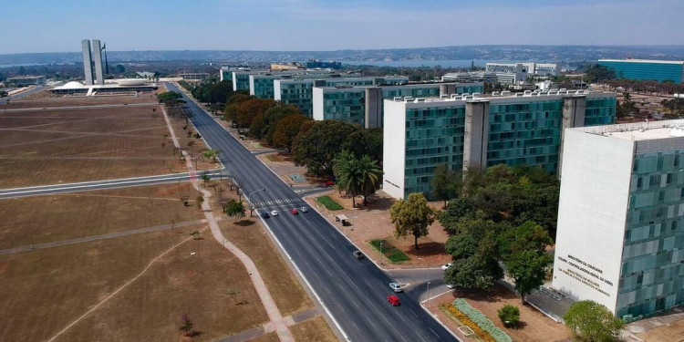 Deputados do NOVO cobram fiscalização de emendas parlamentares em ministérios Deputados do NOVO cobram fiscalização de emendas parlamentares em ministérios