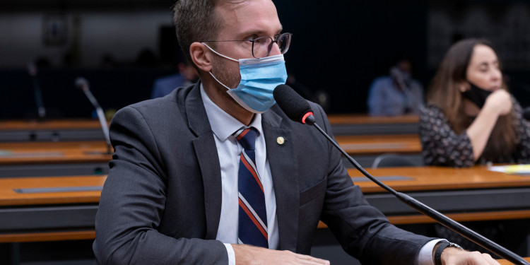 Lula está de alma lavada com decisão, diz presidente do PT; defesa vê retorno de credibilidade da Justiça Lula está de alma lavada com decisão, diz presidente do PT; defesa vê retorno de credibilidade da Justiça