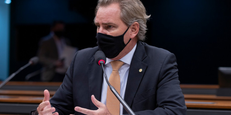 Aprovado em comissão substitutivo de Alexis Fonteyne que quebra o monopólio dos Correios Aprovado em comissão substitutivo de Alexis Fonteyne que quebra o monopólio dos Correios