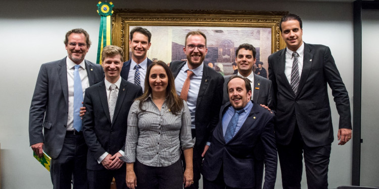 Bancada do NOVO cobra esclarecimentos da Economia e da AGU quanto a portaria que permite salários acima do teto constitucional Bancada do NOVO cobra esclarecimentos da Economia e da AGU quanto a portaria que permite salários acima do teto constitucional