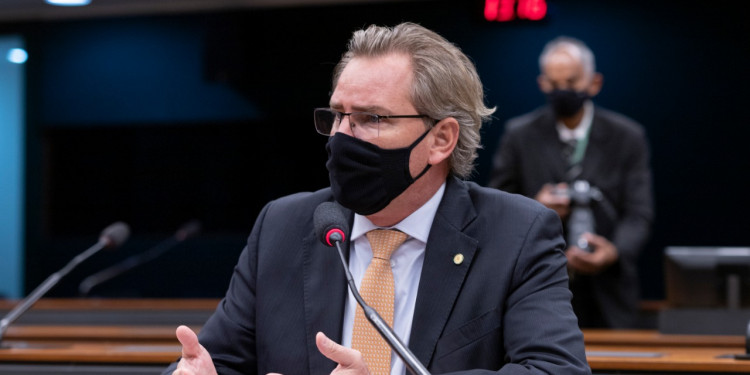 Relatório de Alexis Fonteyne é aprovado e reestatização da Embraer é impedida Relatório de Alexis Fonteyne é aprovado e reestatização da Embraer é impedida