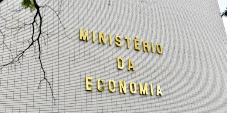 Bancada do NOVO cobra respostas da Economia sobre denúncia contra Michelle Bolsonaro Bancada do NOVO cobra respostas da Economia sobre denúncia contra Michelle Bolsonaro