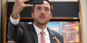 Bolsonaro divulga vídeo de deputado youtuber sobre Previdência Bolsonaro divulga vídeo de deputado youtuber sobre Previdência