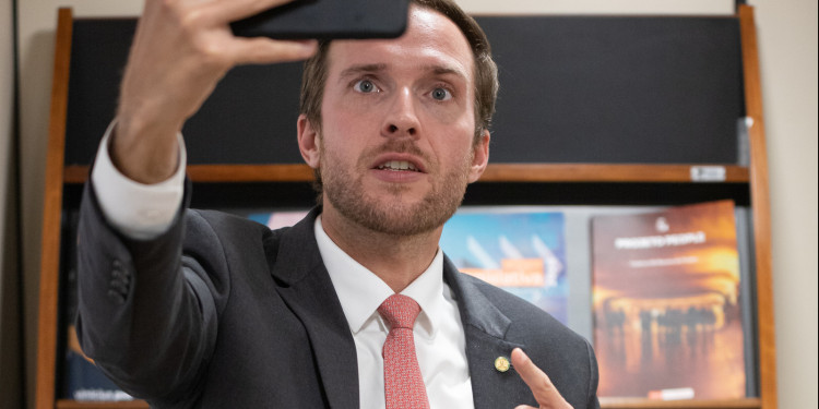 Bolsonaro divulga vídeo de deputado youtuber sobre Previdência Bolsonaro divulga vídeo de deputado youtuber sobre Previdência