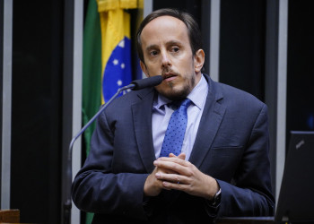 Câmara aprova texto-base da reforma do IR e tira limite de renda para declaração simplificada