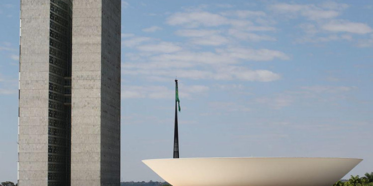 Câmara reembolsou R$ 40 milhões em despesas médicas a deputados em 7 anos Câmara reembolsou R$ 40 milhões em despesas médicas a deputados em 7 anos