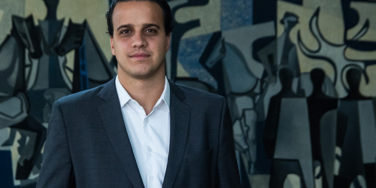 Deputado doa auxílio-mudança Deputado doa auxílio-mudança