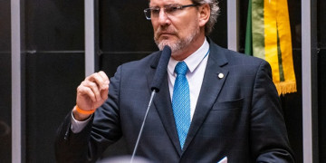 Guedes expõe insatisfação com IR e governo procura oposição para costurar novo texto Guedes expõe insatisfação com IR e governo procura oposição para costurar novo texto