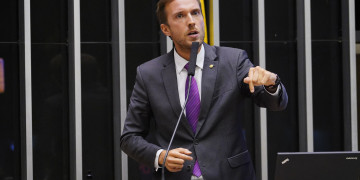 Líder do Novo critica Orçamento de 2021: ‘Populista’ Líder do Novo critica Orçamento de 2021: ‘Populista’