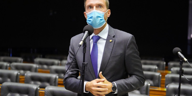 Limitação de supersalários pode ser ‘remédio’ para diminuir resistências à reforma administrativa Limitação de supersalários pode ser ‘remédio’ para diminuir resistências à reforma administrativa