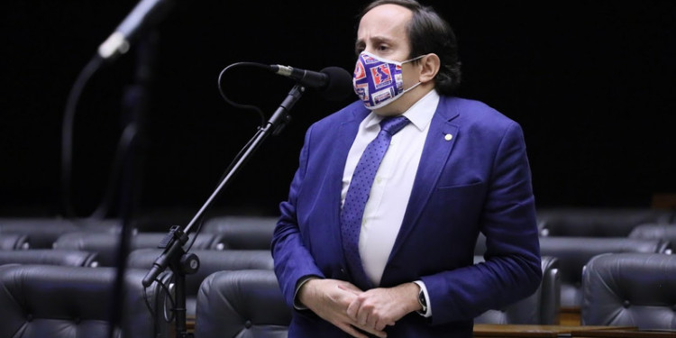 Time de Guedes vê prazo curto para aprovar reformas prometidas e foca Auxílio Brasil Time de Guedes vê prazo curto para aprovar reformas prometidas e foca Auxílio Brasil