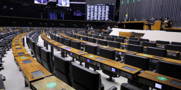 Câmara rejeita dispositivo que facilitaria descumprimento pelo governo da 'regra de ouro' Câmara rejeita dispositivo que facilitaria descumprimento pelo governo da ‘regra de ouro’