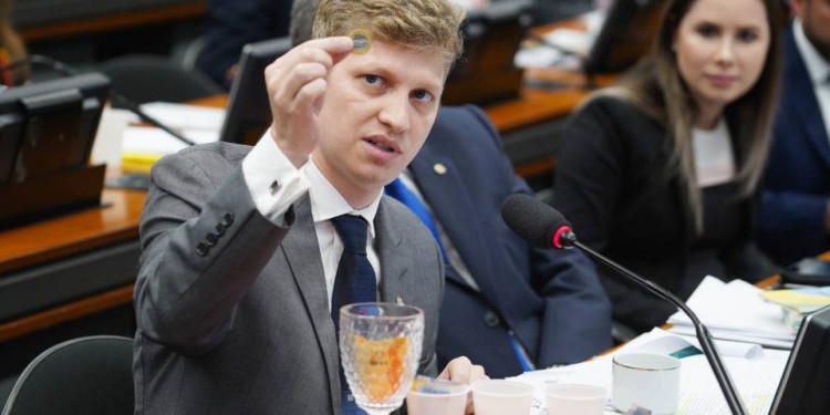 Maia tenta consenso para encaminhar reforma tributária na Câmara Maia tenta consenso para encaminhar reforma tributária na Câmara