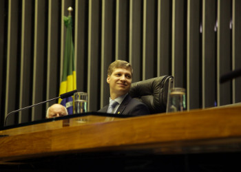 Os parlamentares que manterão gabinetes no recesso