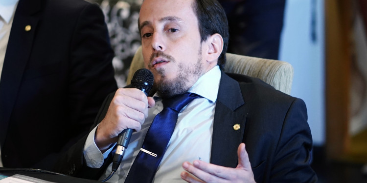 Paulo Ganime, do NOVO, critica aumento de impostos na reforma: ‘não é bom e quando impacta juros é pior’ Paulo Ganime, do NOVO, critica aumento de impostos na reforma: ‘não é bom e quando impacta juros é pior’