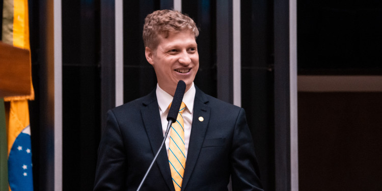 Paulo Guedes elogia deputado do NOVO na Câmara: ‘mais bonito dos discursos’ Paulo Guedes elogia deputado do NOVO na Câmara: ‘mais bonito dos discursos’