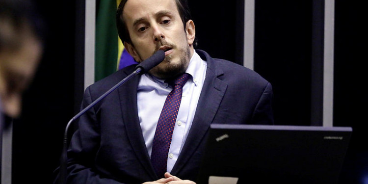 "Por mim, não haveria recesso em julho", diz deputado do Novo “Por mim, não haveria recesso em julho”, diz deputado do Novo