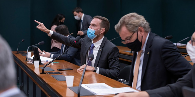 Reforma da Previdência cria 'guerra' de hashtags no Twitter Reforma da Previdência cria ‘guerra’ de hashtags no Twitter