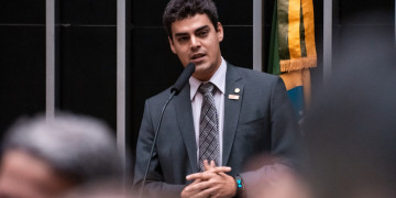 Câmara aprova que servidores de saúde e segurança contabilizem pandemia para receber adicionais Câmara aprova que servidores de saúde e segurança contabilizem pandemia para receber adicionais