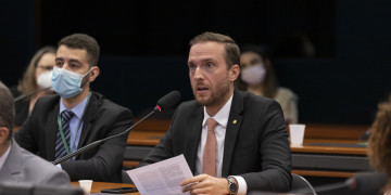 Comissão da Câmara aprova projeto que proíbe cobrança de licença para uso de motosserras Comissão da Câmara aprova projeto que proíbe cobrança de licença para uso de motosserras