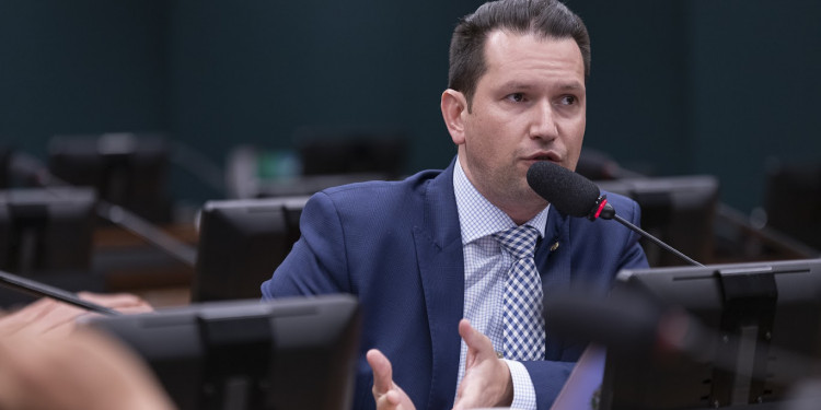 Comissão da PEC da segunda instância tem troca em massa de membros, e deputados criticam