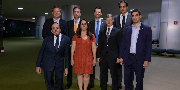 Deputados do Novo pedem ao STF para determinar nova votação do projeto de abuso de autoridade Deputados do Novo pedem ao STF para determinar nova votação do projeto de abuso de autoridade