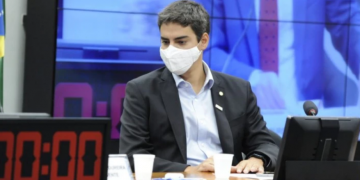 Parlamentares e grupo de empresários ainda sonham com reformas em 2022 Parlamentares e grupo de empresários ainda sonham com reformas em 2022