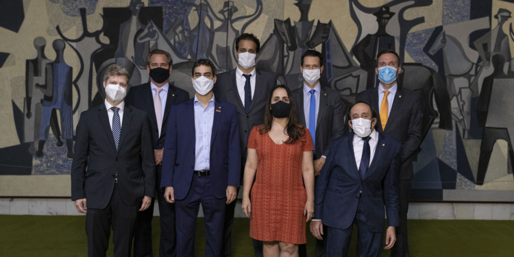 Bancada do NOVO é autora de pacote que combate a corrupção Bancada do NOVO é autora de pacote que combate a corrupção