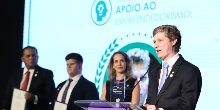 MARCEL VAN HATTEM É O MELHOR PARLAMENTAR NA CATEGORIA “APOIO AO EMPREENDEDORISMO”, APONTA JÚRI MARCEL VAN HATTEM É O MELHOR PARLAMENTAR NA CATEGORIA “APOIO AO EMPREENDEDORISMO”, APONTA JÚRI