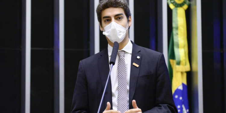 Câmara aprova PEC que aumenta idade máxima para nomeação de ministros do STF Câmara aprova PEC que aumenta idade máxima para nomeação de ministros do STF