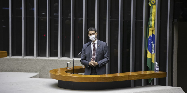 Câmara libera mais gastos de governos com publicidade em ano eleitoral Câmara libera mais gastos de governos com publicidade em ano eleitoral