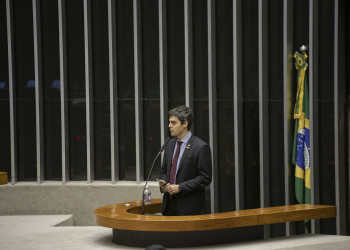 Câmara encerra votação e PEC que dispensa gasto mínimo com educação em 2020/21