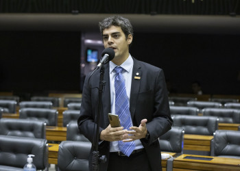 Congresso autoriza governo a doar bens a empresas privadas até três meses antes da eleição