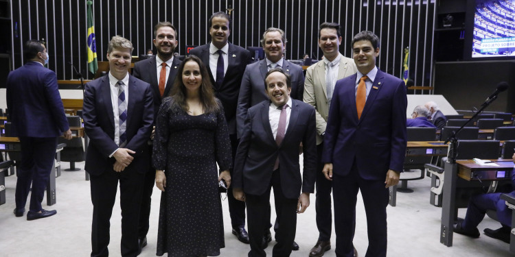 Redução da carga tributária no Brasil é debatida em votação na Câmara Redução da carga tributária no Brasil é debatida em votação na Câmara