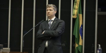 Liderança do NOVO é impedida de falar em sessão plenária da Câmara dos Deputados Liderança do NOVO é impedida de falar em sessão plenária da Câmara dos Deputados