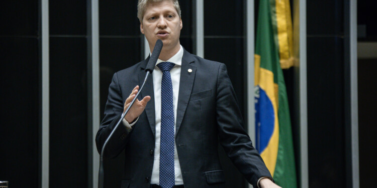 Deputado já tem quase 100 assinaturas para pedido de CPI do Abuso de Autoridade Deputado já tem quase 100 assinaturas para pedido de CPI do Abuso de Autoridade