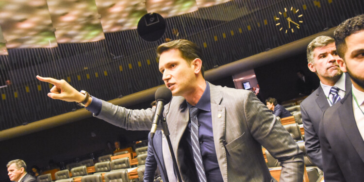 Deputados do NOVO apresentam projeto de Refis para contribuinte afetado por decisão do STF sobre “coisa julgada” em matéria tributária Deputados do NOVO apresentam projeto de Refis para contribuinte afetado por decisão do STF sobre “coisa julgada” em matéria tributária